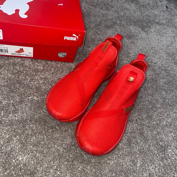 Red Pumas - Picture 4 of 5